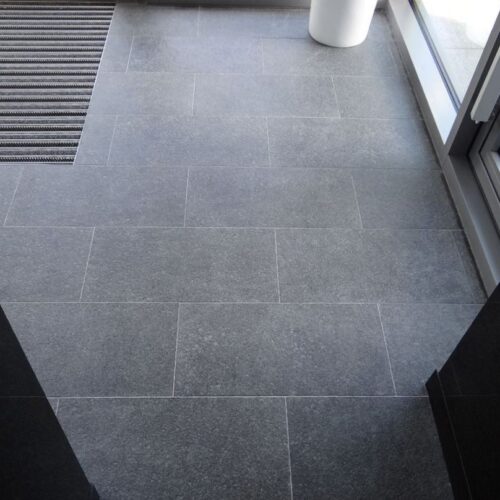 Kamień naturalny do wnętrz - płytki kamienne granitowe G684 Black Pearl. hurtownia kamienia naturalnego
